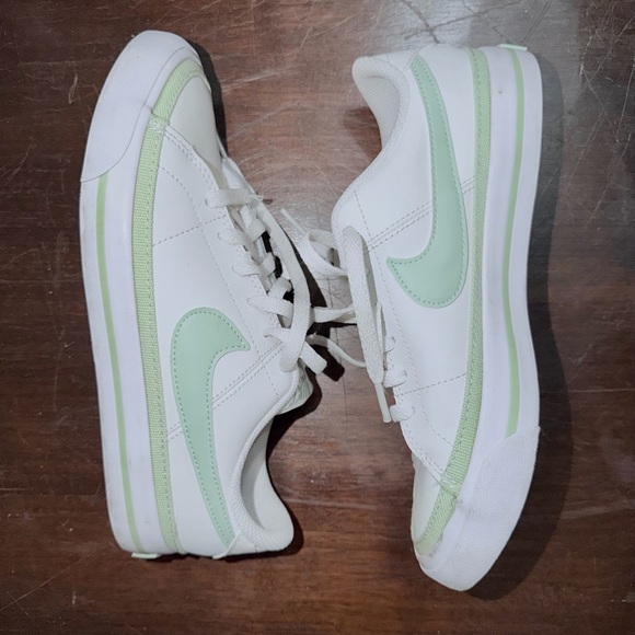 Nike Sneakers - Picture 1 of 3